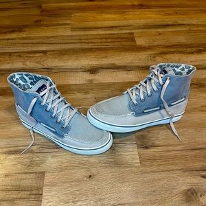 Comfy Sperry’s High-Top Boat Shoes